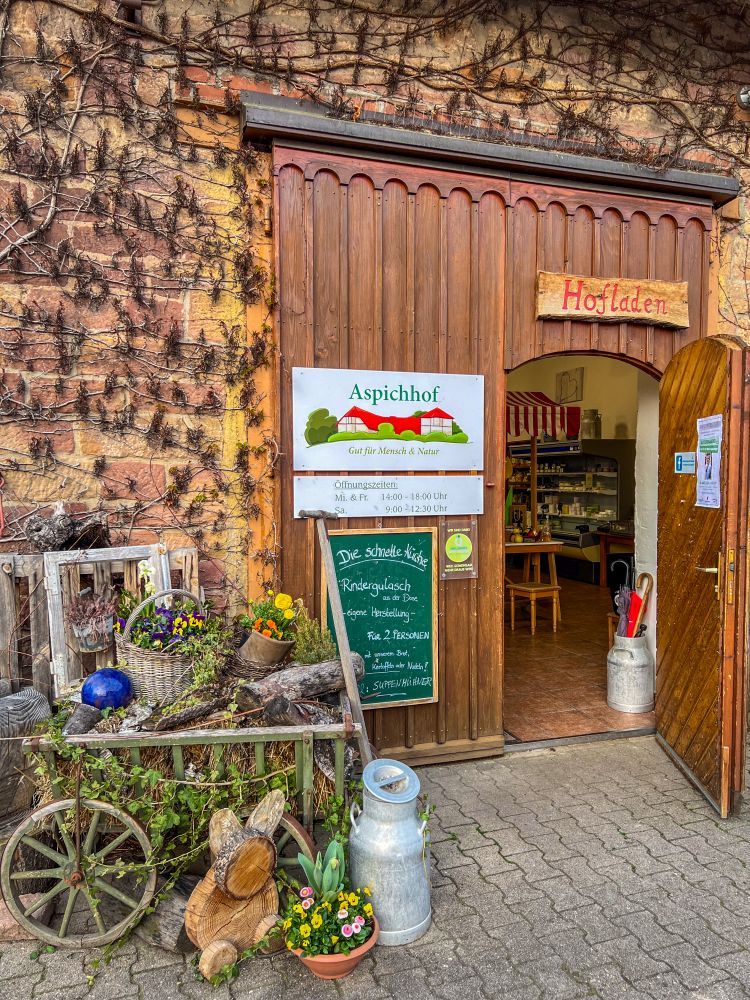Eingang zum Hofladen auf dem Aspichhof in Ottersweier