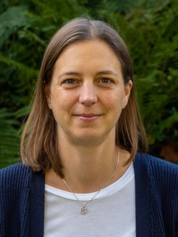 Porträtbild Stefanie Bäuerle