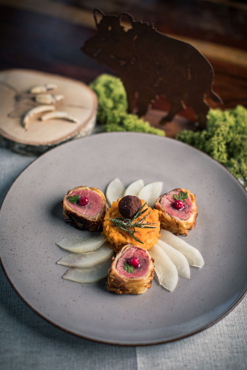 ein Gericht mit Wildschweinfleisch