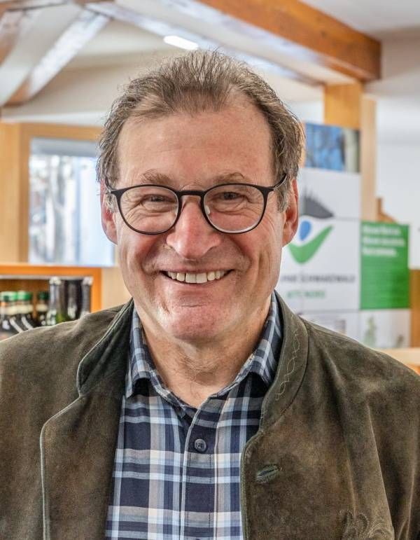 Porträtbild Dr. Ewald Glaser