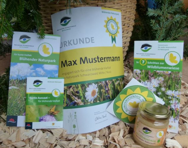 Flyer, Samentütchen, Urkunde, Aufkleber und Naturaprk-Honig