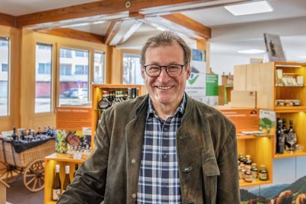 Porträtbild Dr. Ewald Glaser